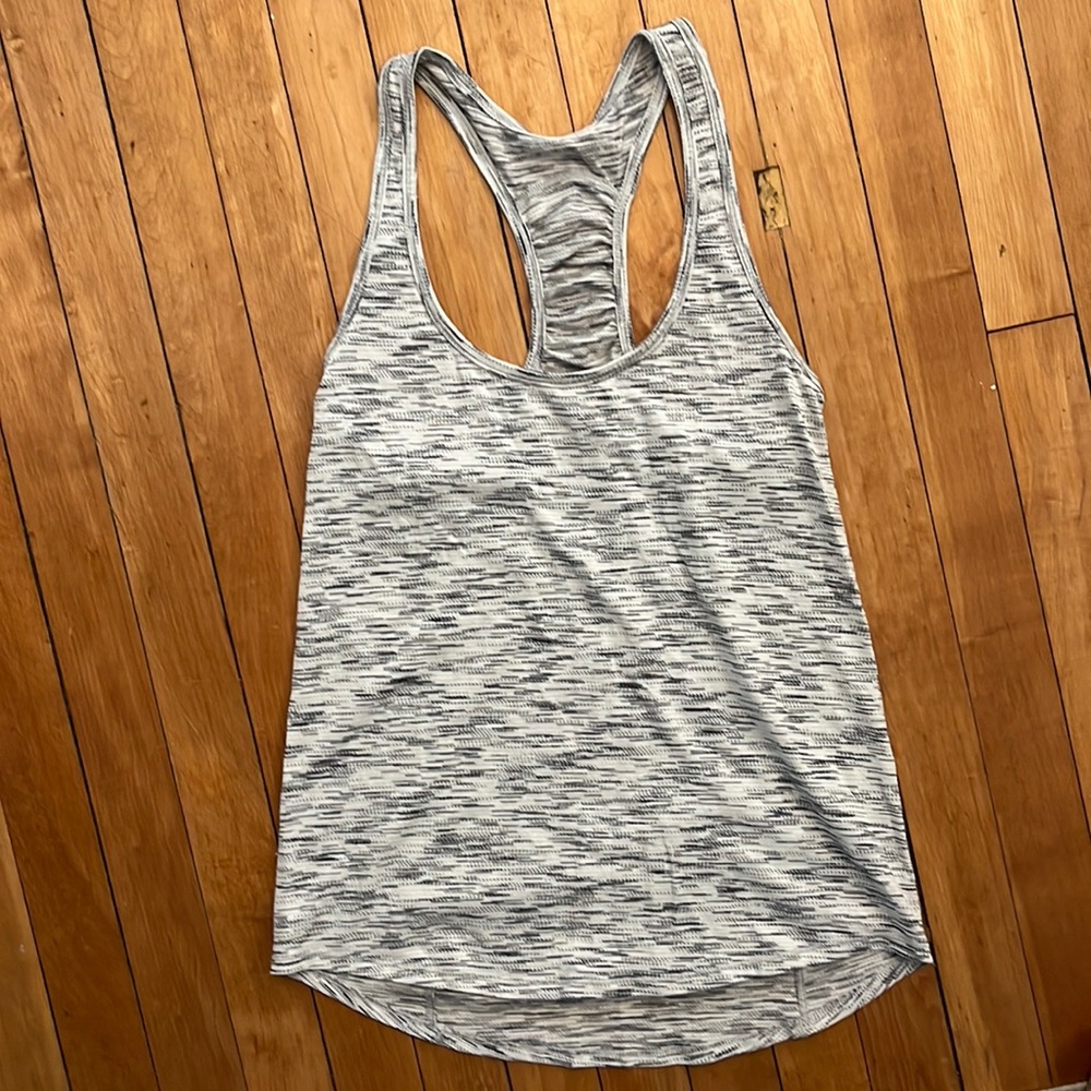 Lululemon size 4 tank top